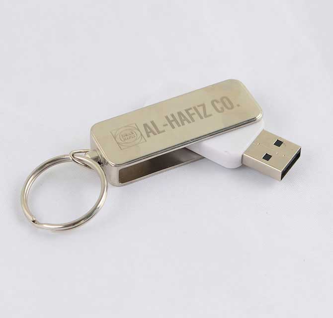 USB 8GB - رقاقة PBCA مع الجزء المعدني - أبيض
