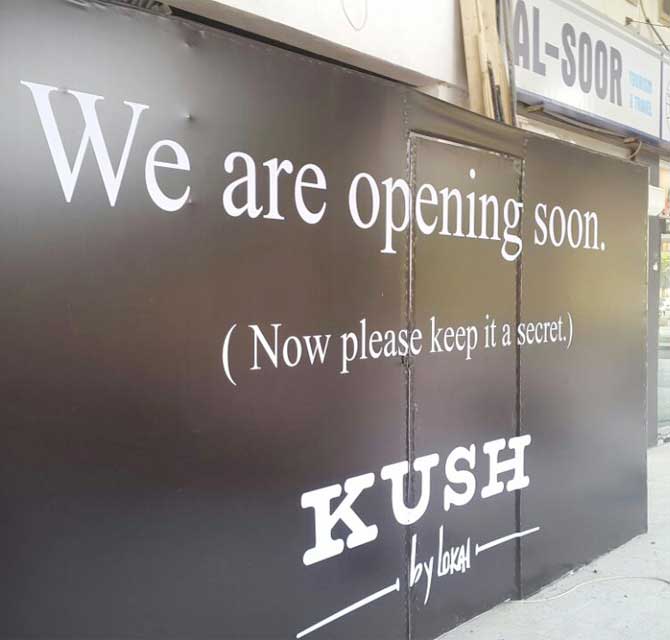 استيكـر فينيـل على لوحـة إعـلان مؤقتـة