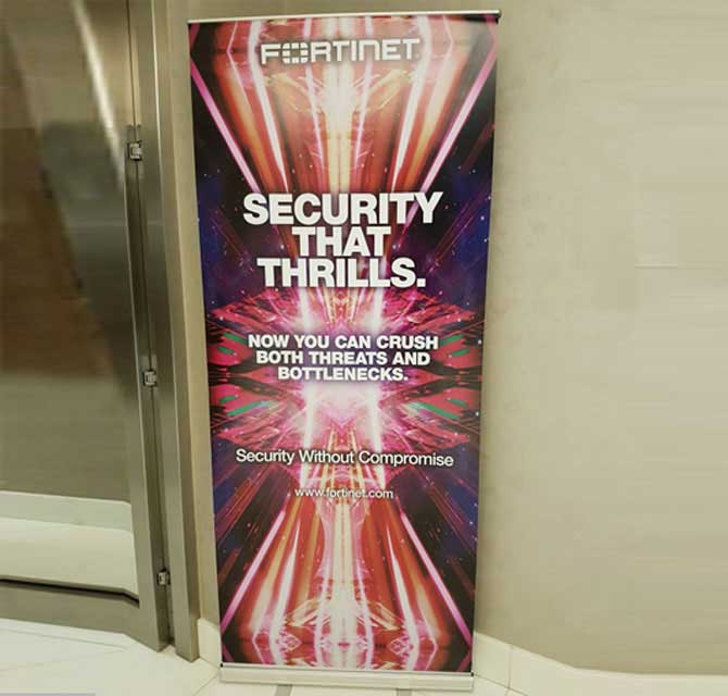 بنر رول أب ــ 120 سم × 200 سم