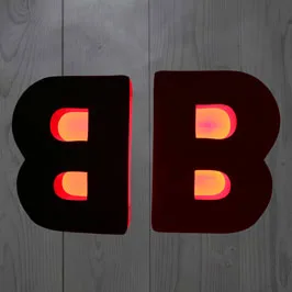 ستاند ثلاثي الأبعاد بإضاءة LED - حرف B