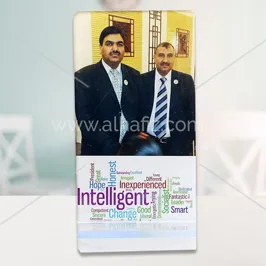إطار أكريليك مخصص بحامل للجوالات إطار أكريليك مخصص بحامل للجوالات