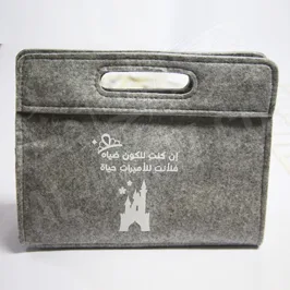 طباعة السلك سكرين على حقيبة جلدية طباعة السلك سكرين على حقيبة جلدية