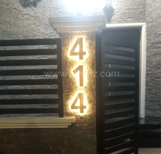 رقم منزل خارجي بإضاءة خلفية