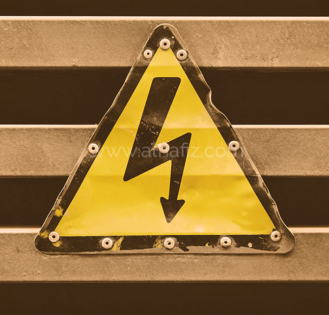 Hazard Arrow Safety Sign 